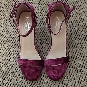 Charles Albert Velvet High Heels Size 9 Pink